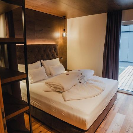 Dilly - Das Nationalpark Resort Уиндишгарстен Екстериор снимка