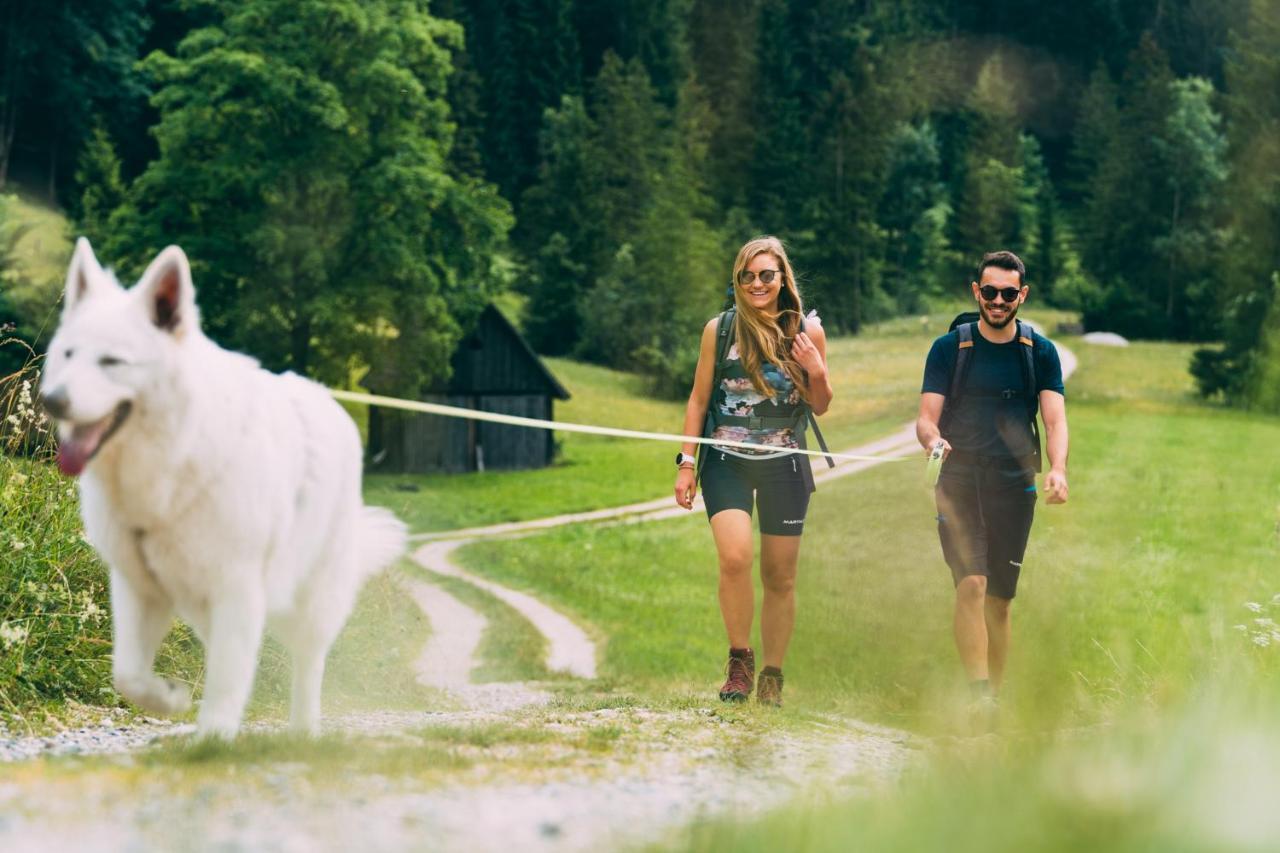 Dilly - Das Nationalpark Resort Уиндишгарстен Екстериор снимка