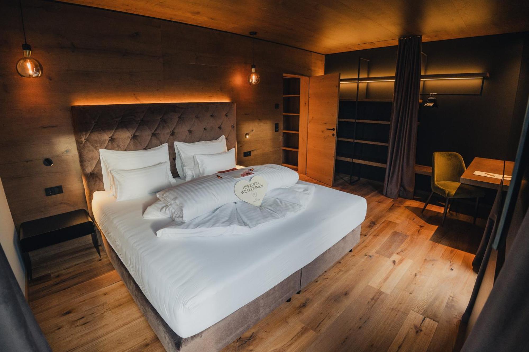 Dilly - Das Nationalpark Resort Уиндишгарстен Екстериор снимка